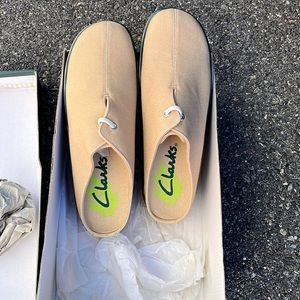 Clarks Womens Size 8M Khaki Canvas Slip On Mule Sneakers